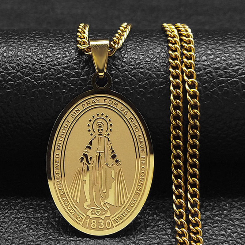 Oval Medal Necklace with Virgin Mary Prayer in Gold
